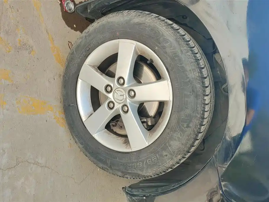 MAZDA 3 2010