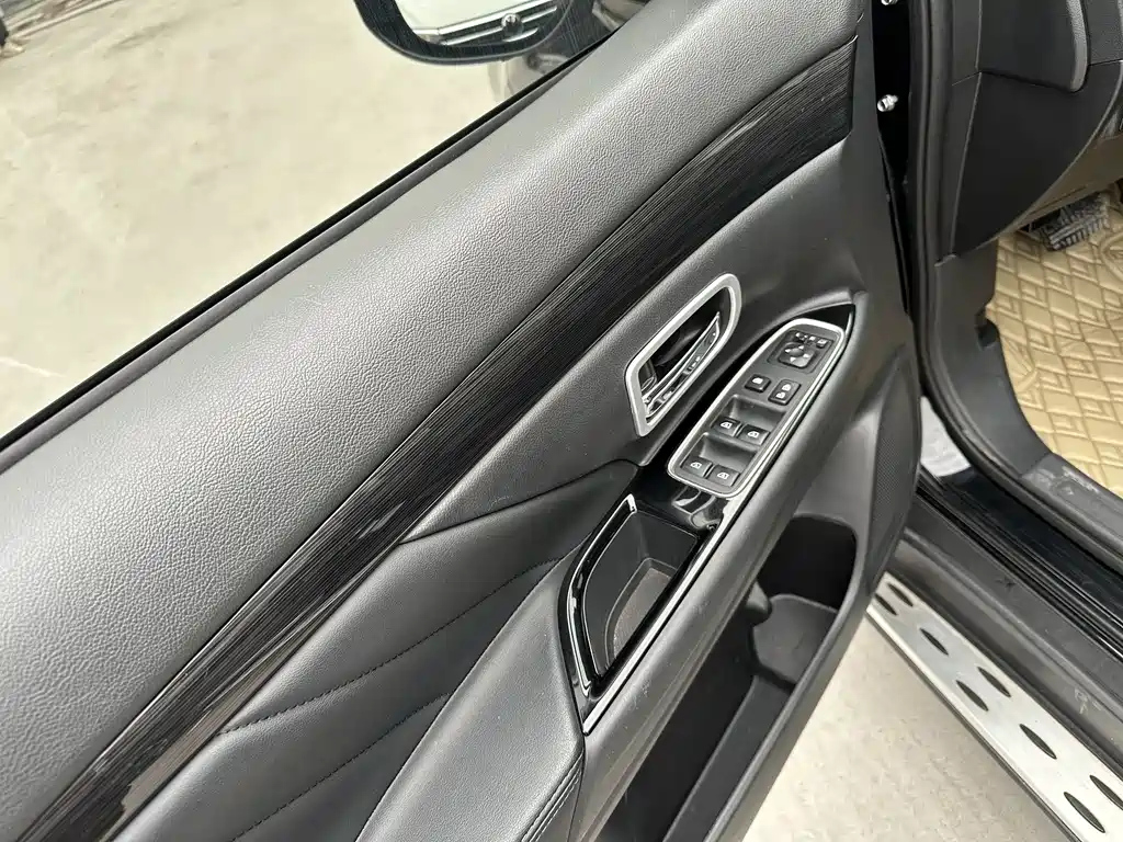 MITSUBISHI OUTLANDER 2020