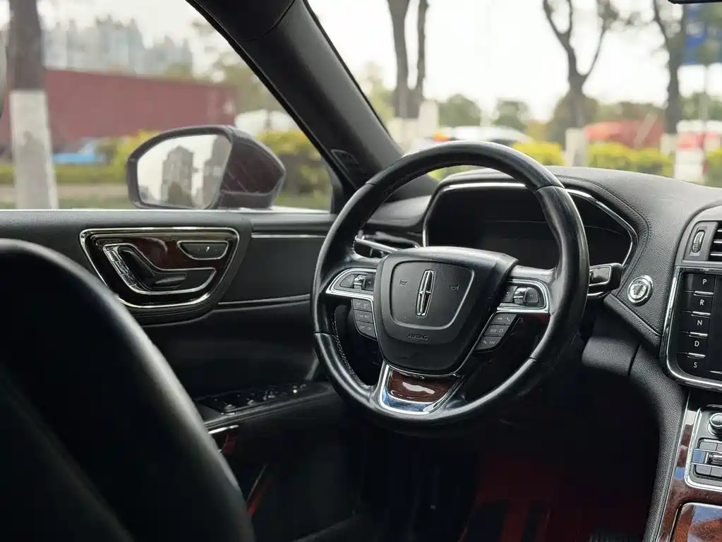 LINCOLN CONTINENTAL 2017