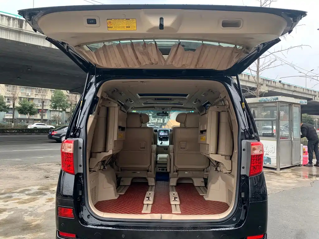 TOYOTA ALPHARD 2012
