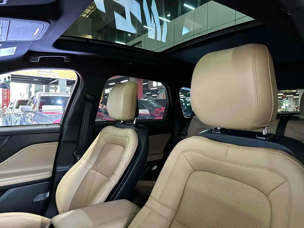 LINCOLN ADVENTURER 2021