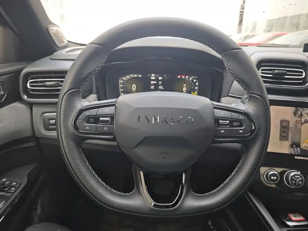 LYNK&CO 03 2022