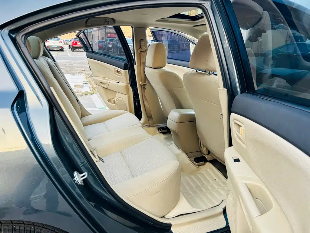 MAZDA 3 2012