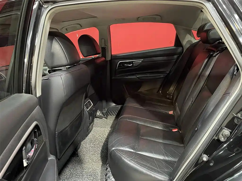 NISSAN TEANA 2018