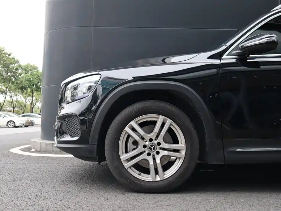 MERCEDES BENZ GLB 2023