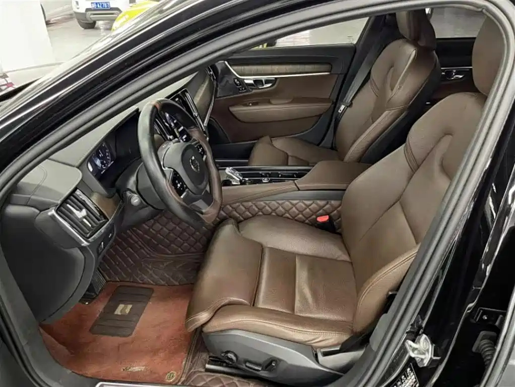 VOLVO S90 2021