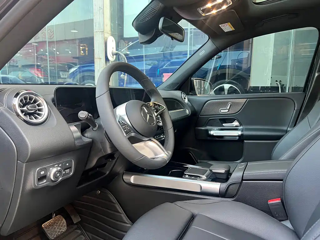 MERCEDES BENZ GLB 2024