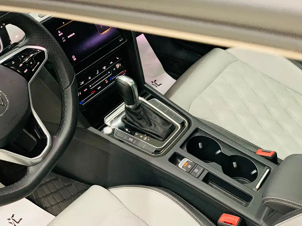 VOLKSWAGEN MAGOTAN 2023