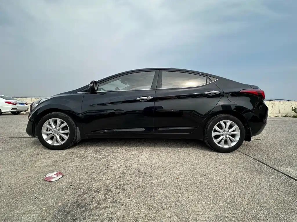 HYUNDAI ELANTRA 2016