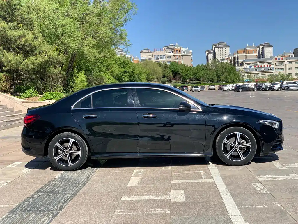 MERCEDES BENZ A-CLASS 2022