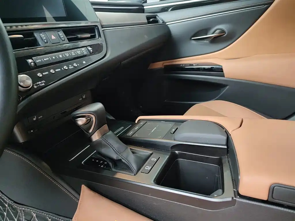 LEXUS ES 2022