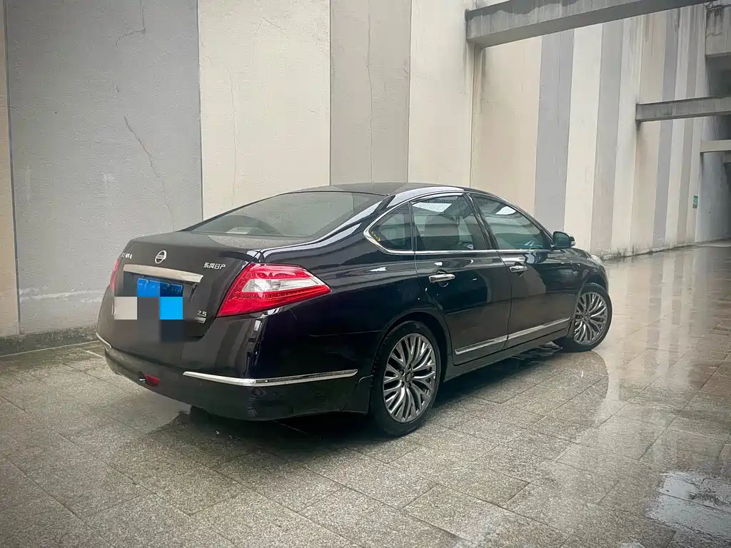NISSAN TEANA 2010