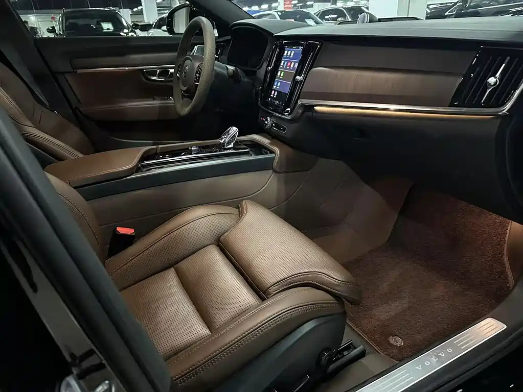 VOLVO S90 2024