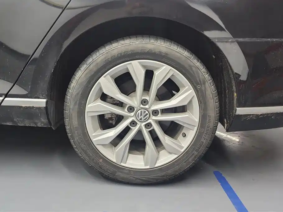 VOLKSWAGEN MAGOTAN 2017