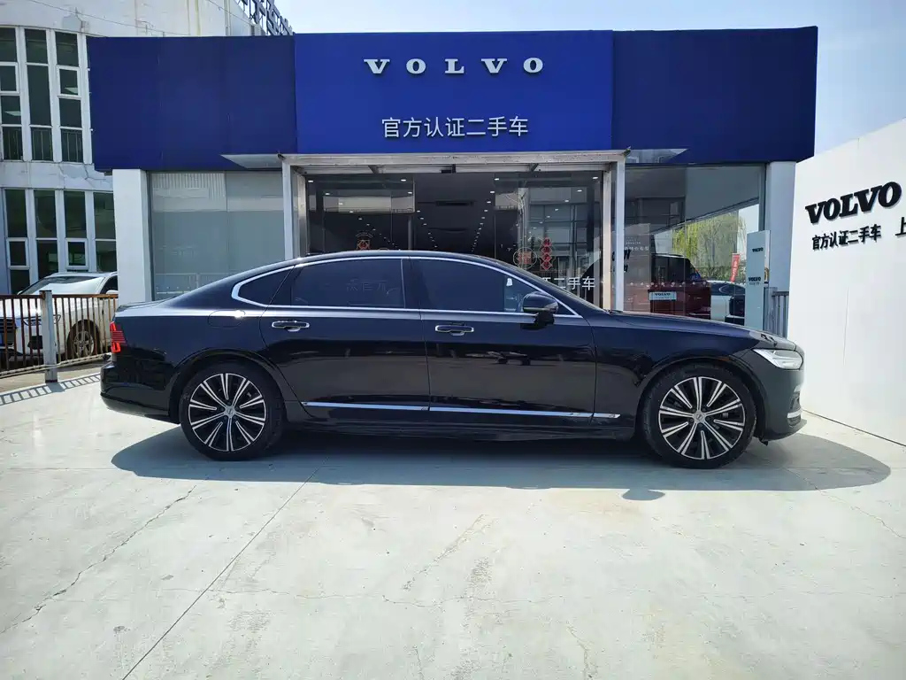 VOLVO S90 2022