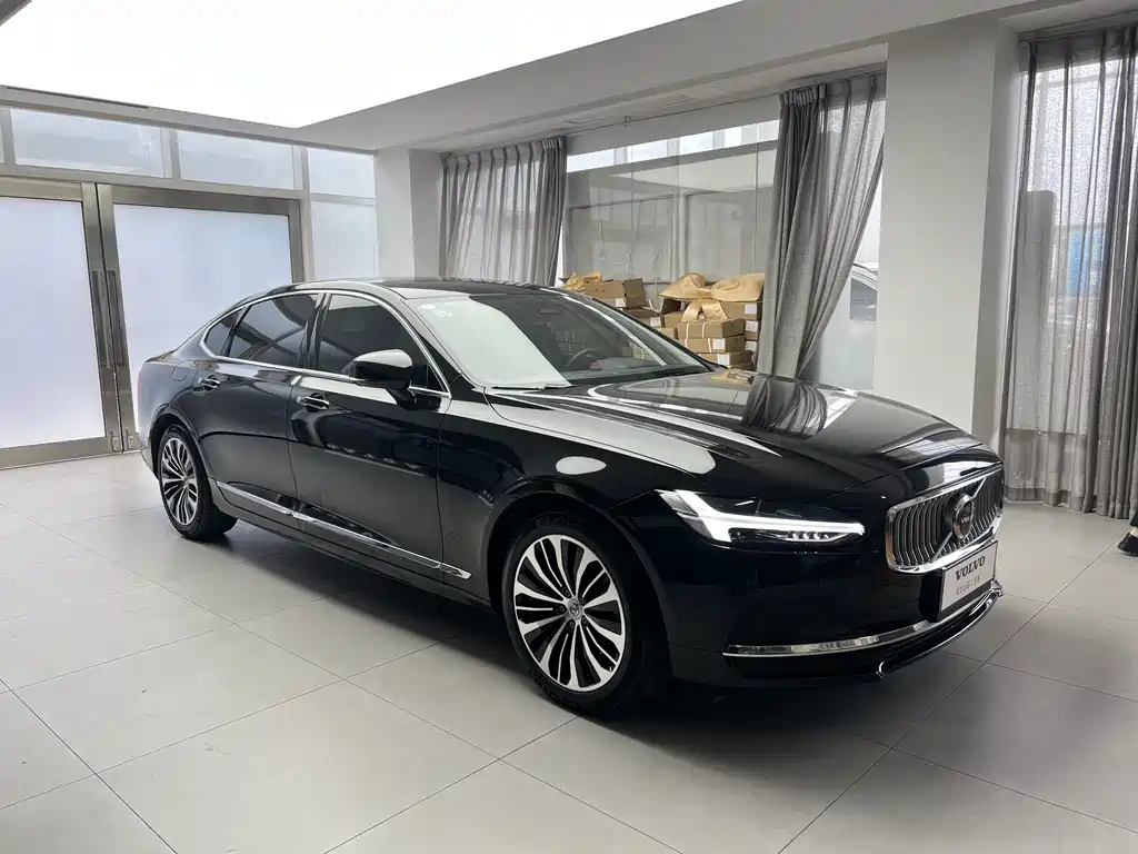 VOLVO S90 2023