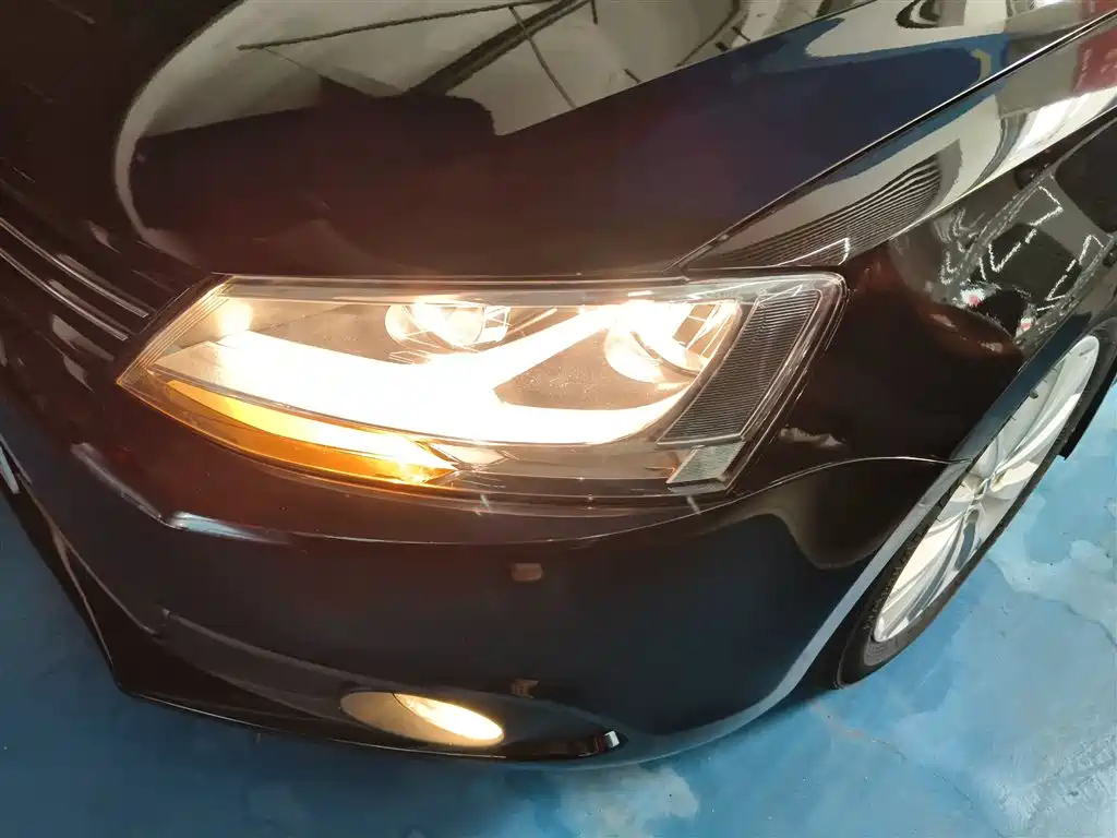 VOLKSWAGEN SAGITAR 2014
