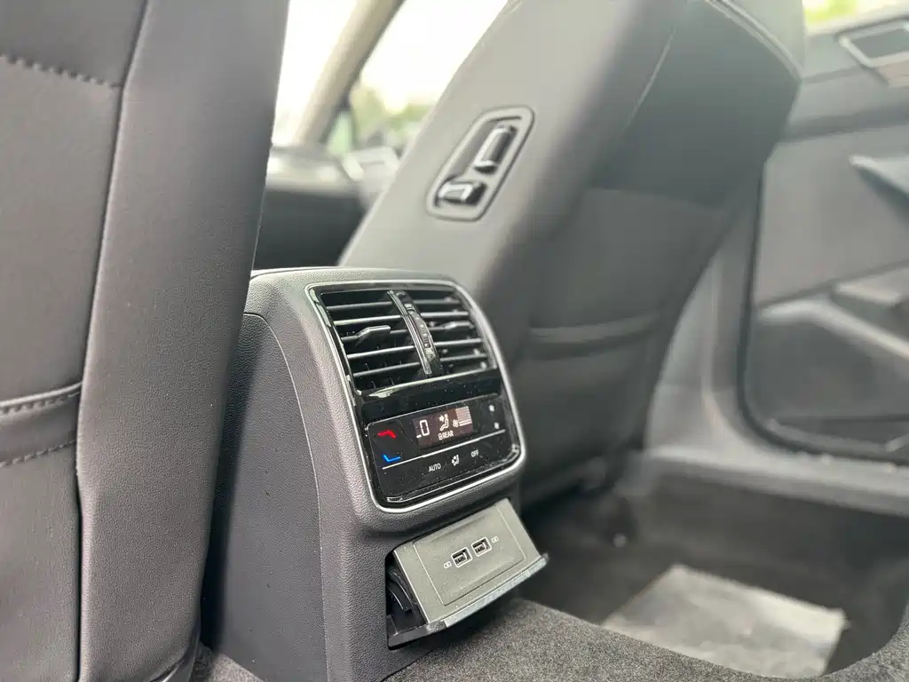 VOLKSWAGEN MAGOTAN 2021