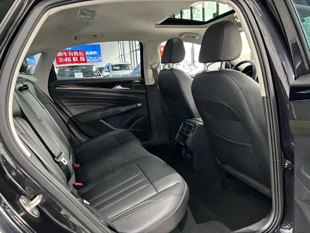 VOLKSWAGEN PASSAT 2023