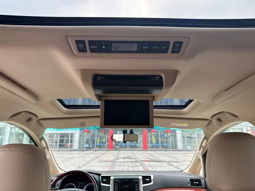 TOYOTA ALPHARD 2011