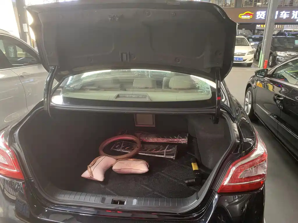 NISSAN TEANA 2015