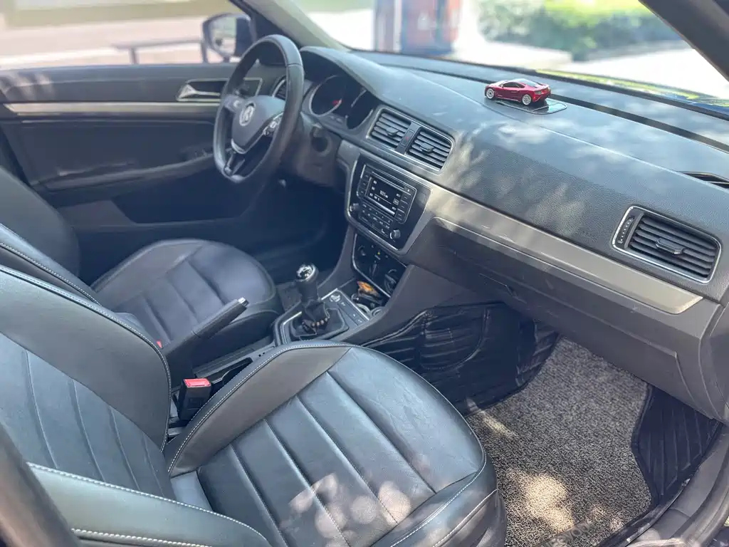 VOLKSWAGEN LAVIDA 2017