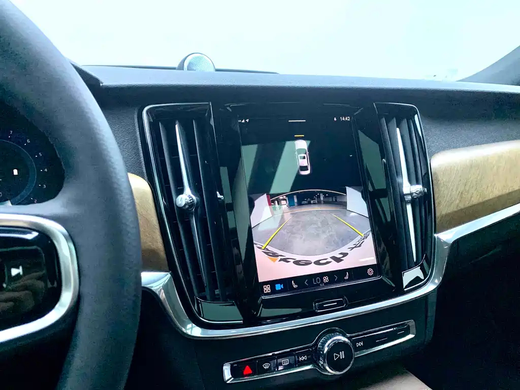 VOLVO S90 2023