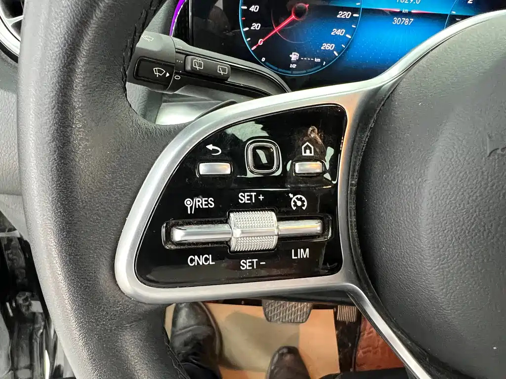MERCEDES BENZ GLB 2023