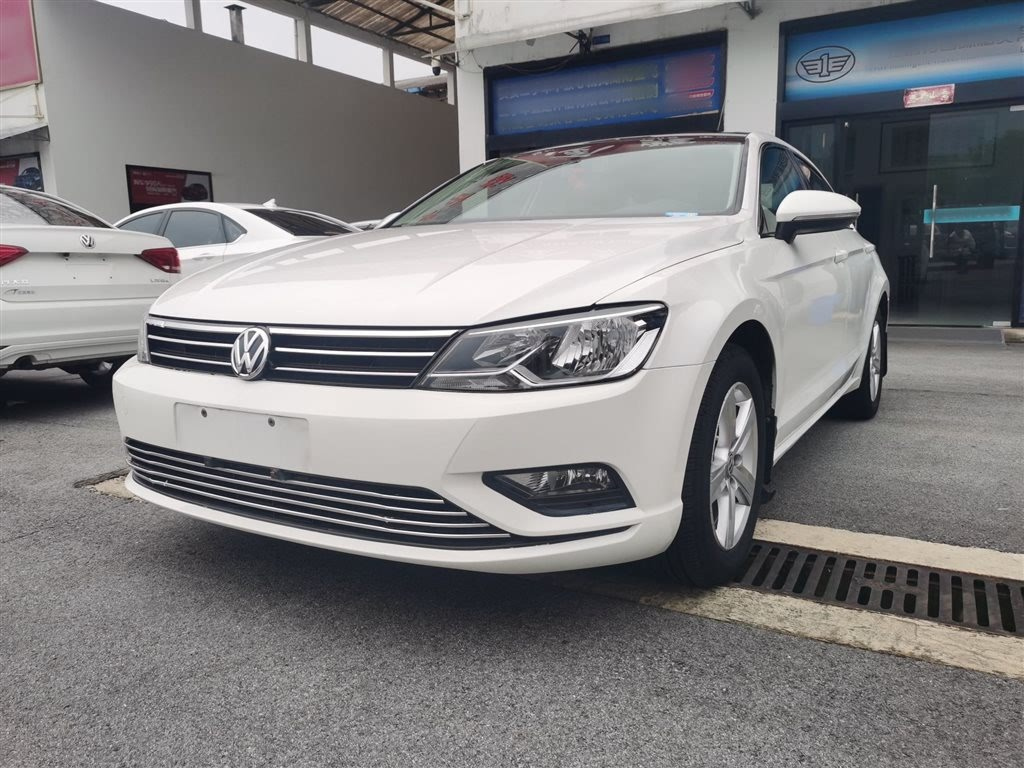 VOLKSWAGEN LAMANDO 2017