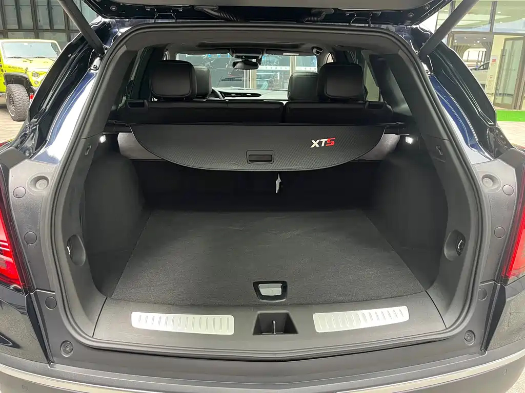 CADILLAC XT5 2023