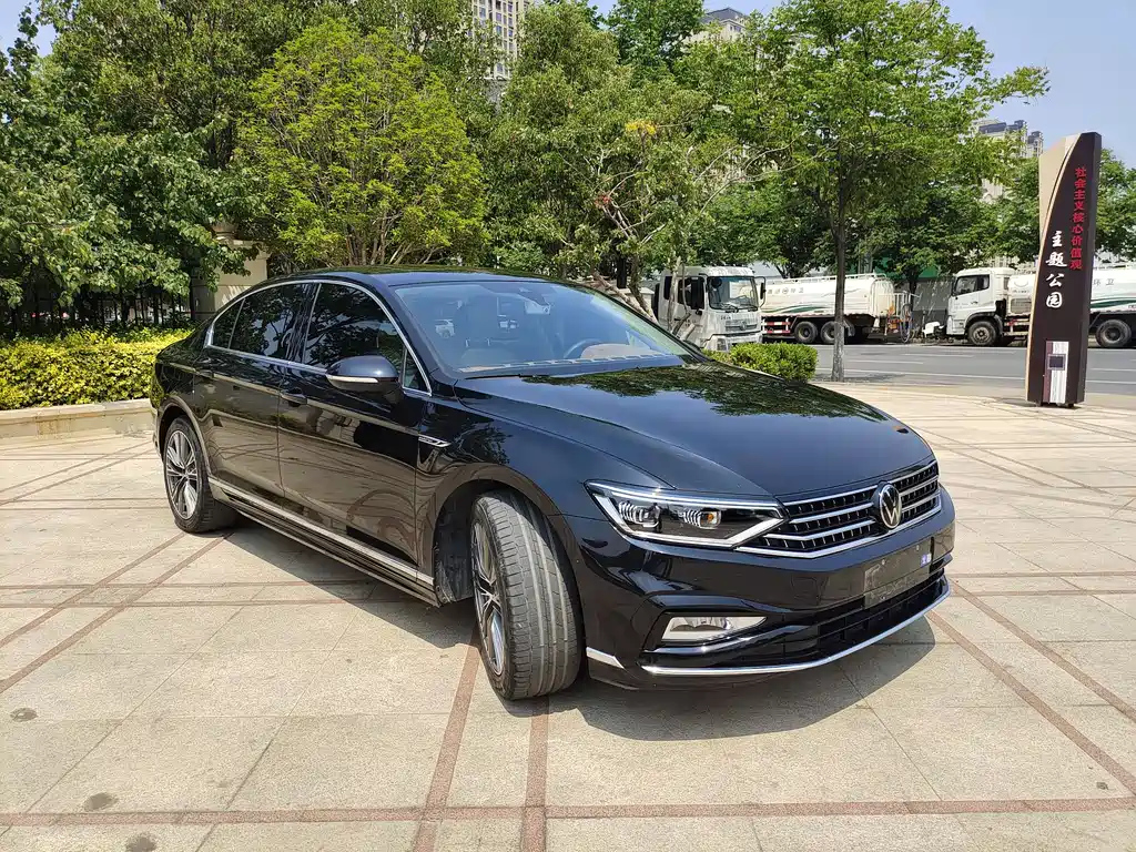 VOLKSWAGEN MAGOTAN 2023