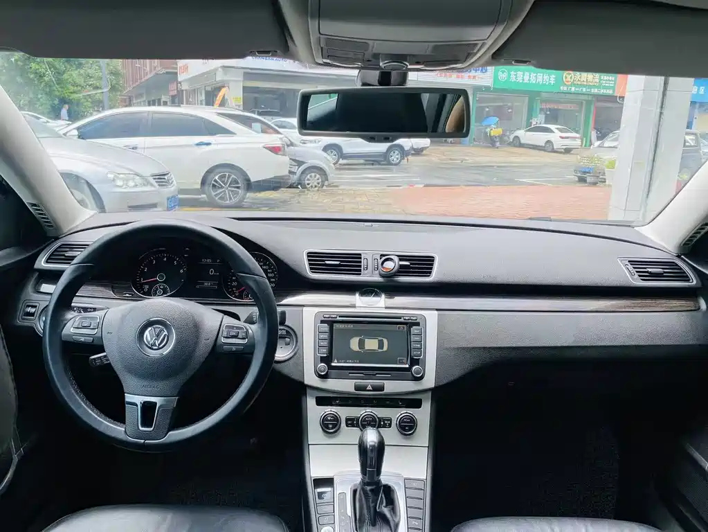 VOLKSWAGEN MAGOTAN 2012