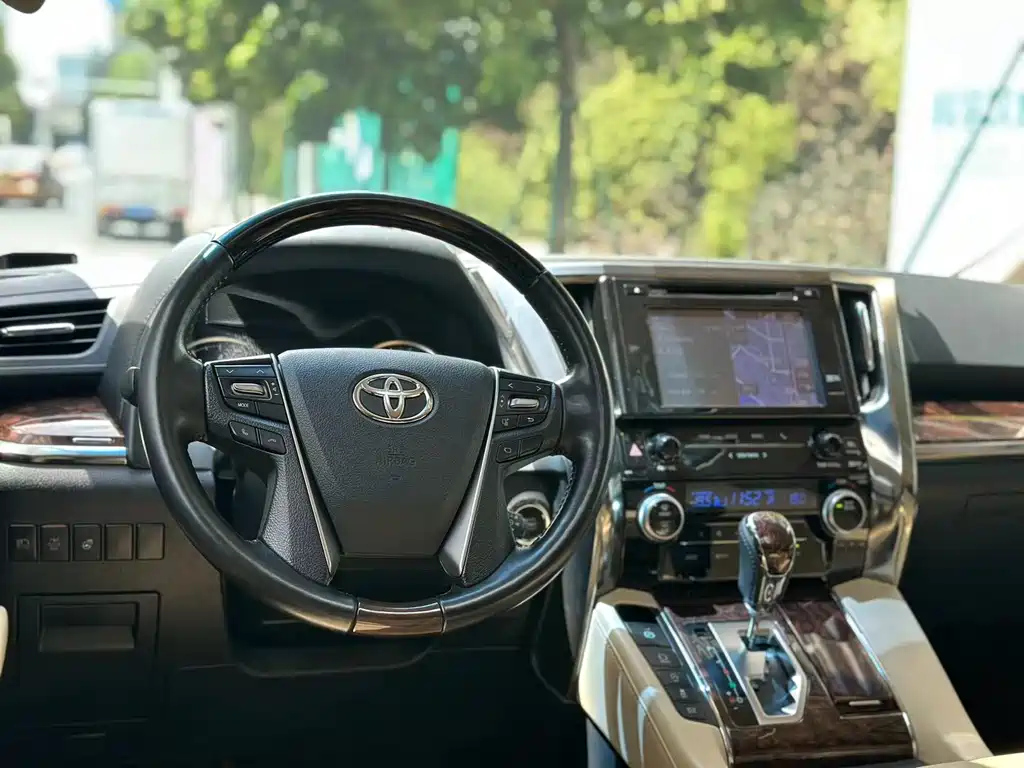 TOYOTA ALPHARD 2018