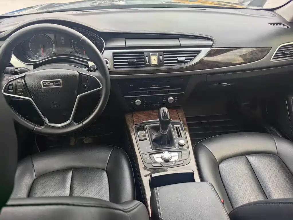 ZOTYE Z700 2016