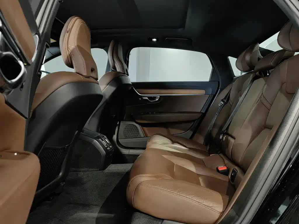 VOLVO S90 2022