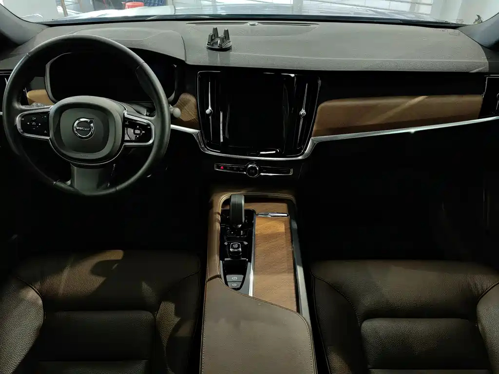 VOLVO S90 2022