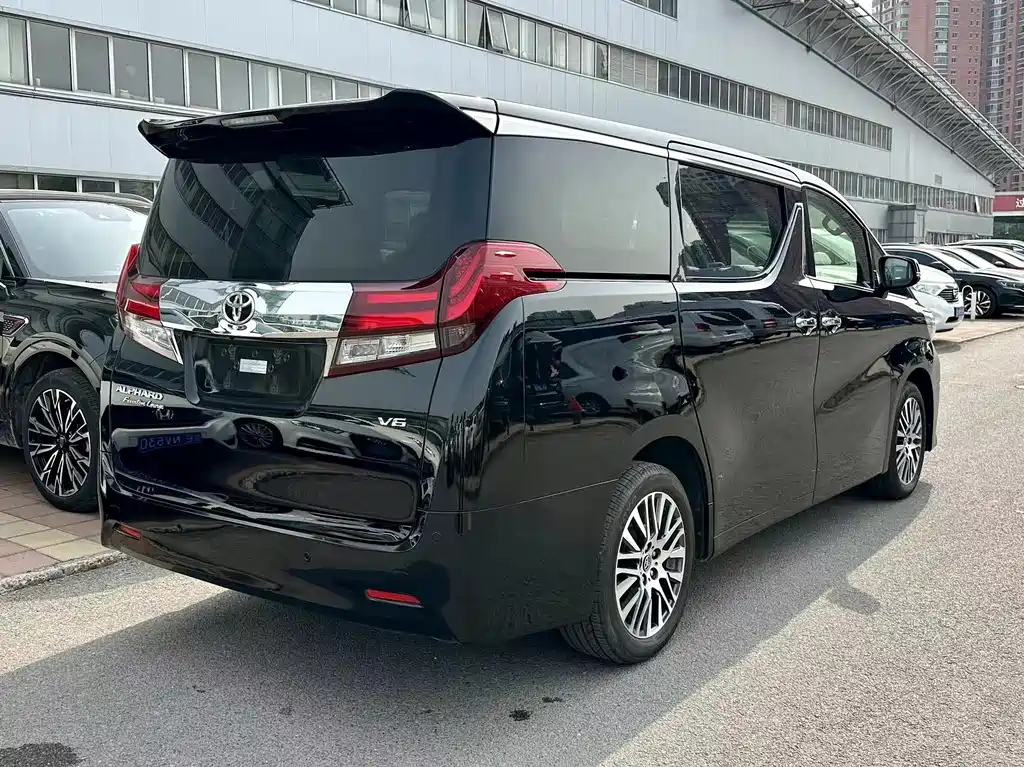 TOYOTA ALPHARD 2017