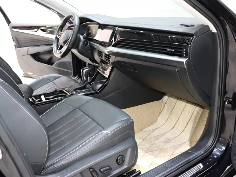 VOLKSWAGEN PASSAT 2022