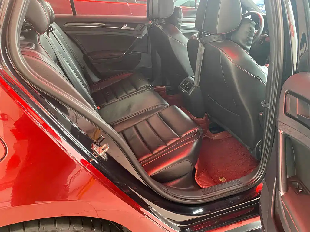 VOLKSWAGEN GOLF 2017