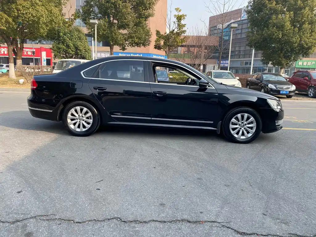 VOLKSWAGEN PASSAT 2014