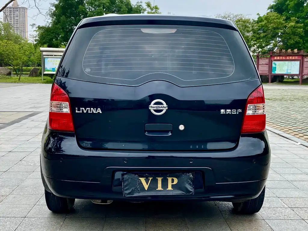 NISSAN LIVINA 2011