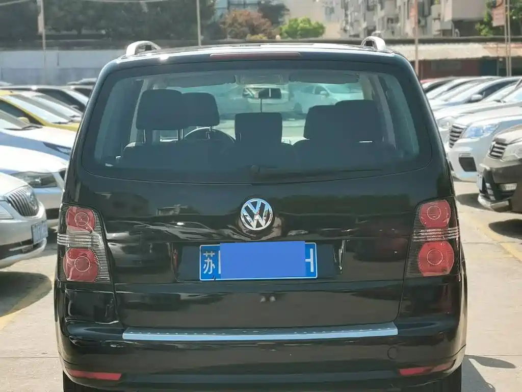 VOLKSWAGEN TOURAN 2013