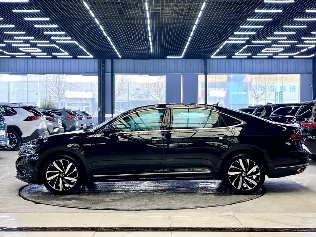 VOLKSWAGEN PASSAT 2022