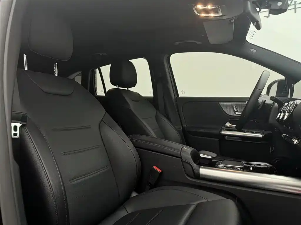MERCEDES BENZ GLA 2021