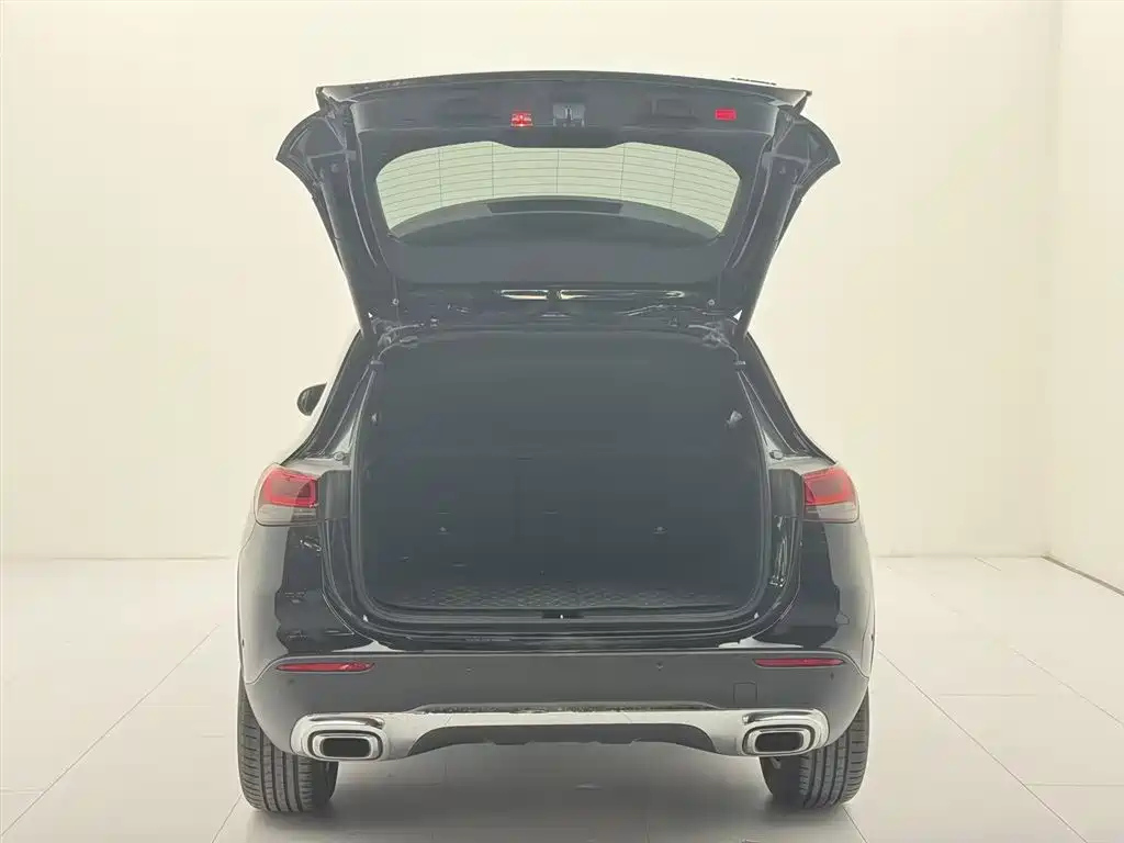MERCEDES BENZ GLA 2021