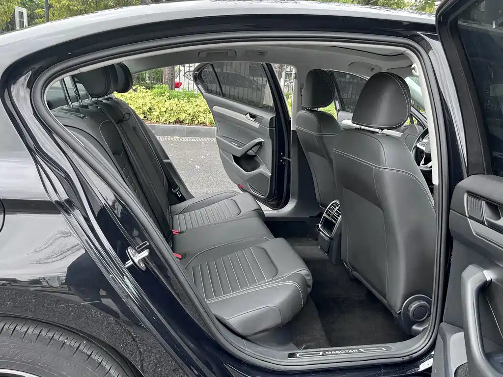 VOLKSWAGEN MAGOTAN 2020