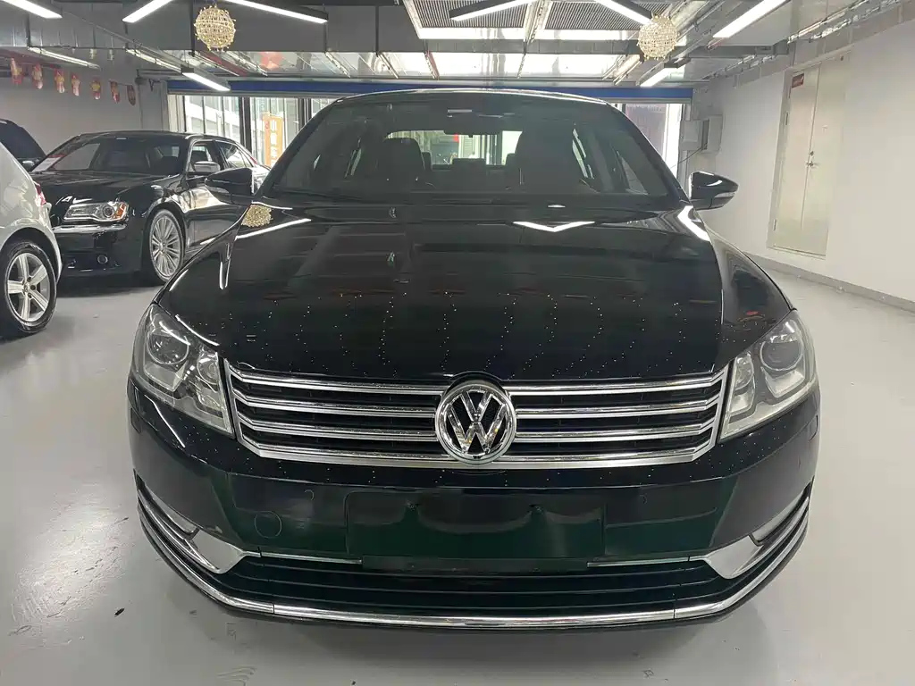 VOLKSWAGEN MAGOTAN 2012