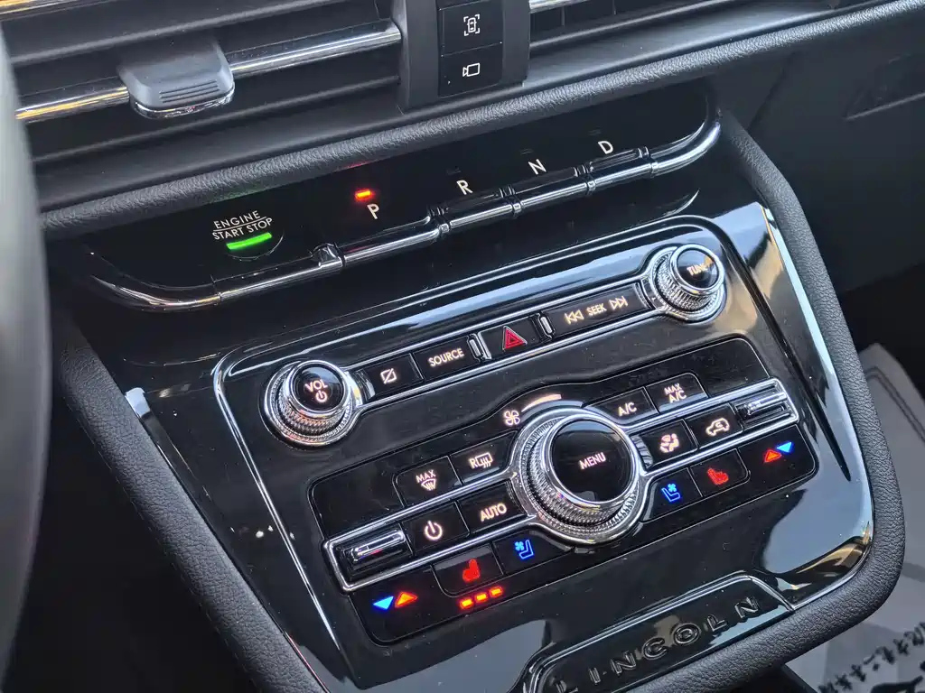 LINCOLN ADVENTURER 2021