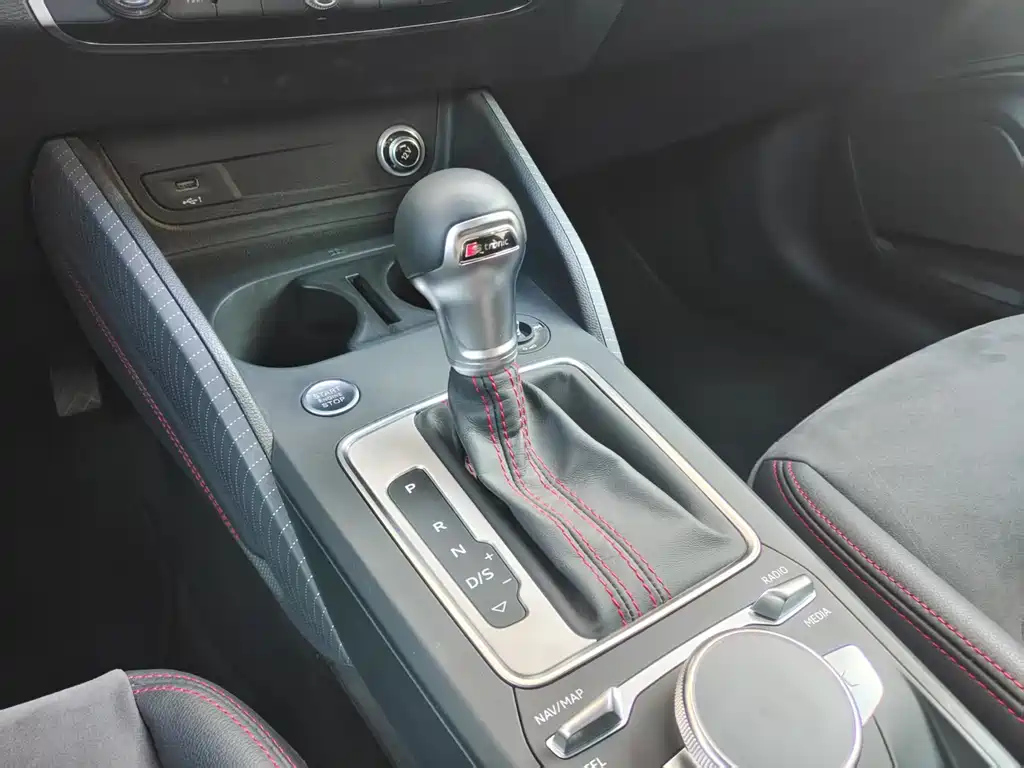 AUDI Q2L 2024