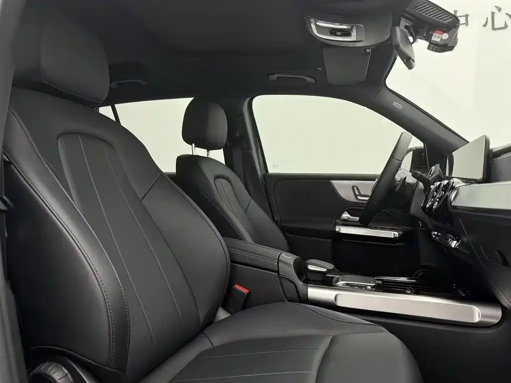 MERCEDES BENZ GLB 2023